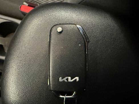 Used 2023 Kia Seltos LX AWD/4WD image 17