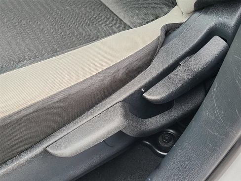Used 2020 Nissan Versa SV FWD image 37