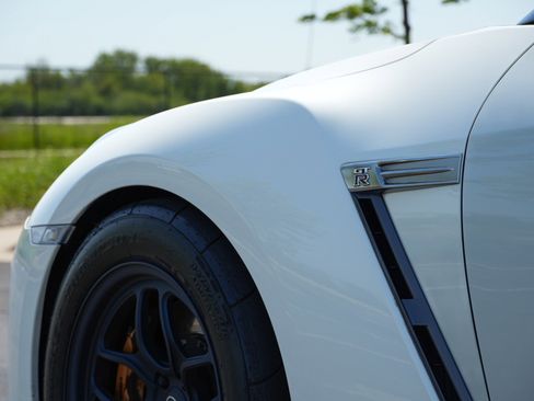 Used 2009 Nissan GT-R Premium AWD/4WD image 11
