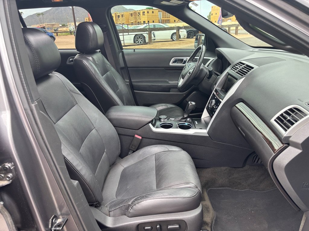 Used 2014 Ford Explorer Limited w/ Equipment Group 301A AWD/4WD image 28