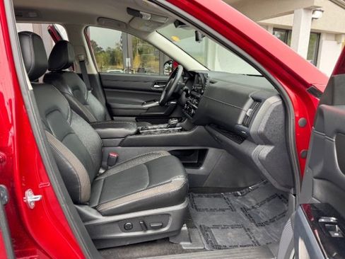 Used 2023 Nissan Pathfinder SL image 19