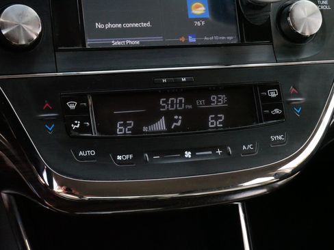 Used 2015 Toyota Avalon XLE FWD image 22