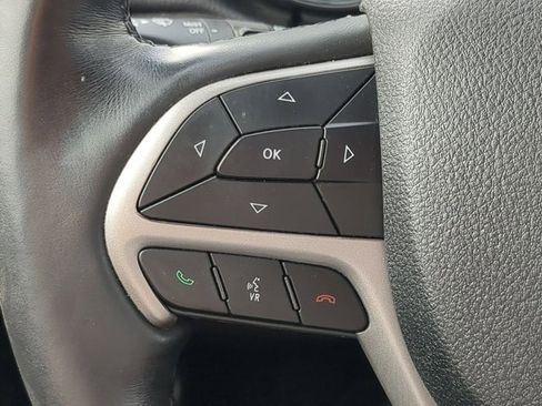 Used 2018 Jeep Grand Cherokee Laredo image 15