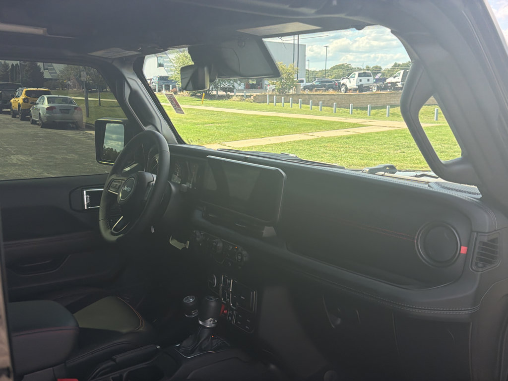 Used 2025 Jeep Wrangler Unlimited Rubicon AWD/4WD image 28