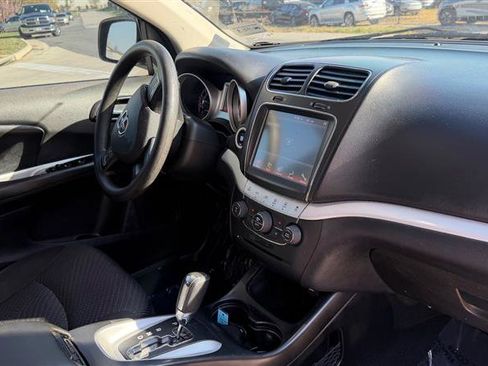 Used 2019 Dodge Journey SE image 20