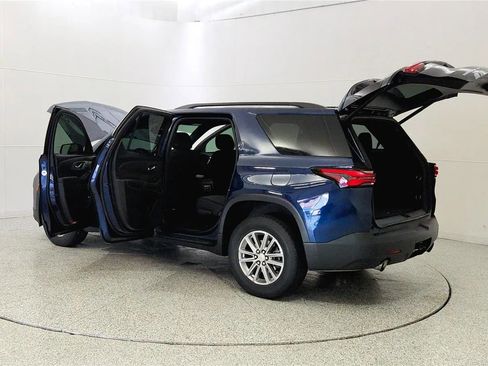 Used 2022 Chevrolet Traverse LT image 11