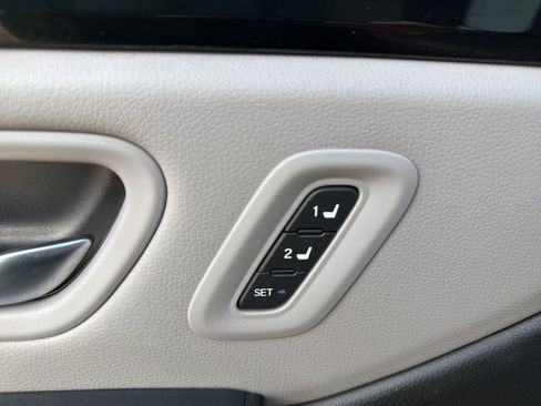 Used 2025 Honda Pilot EX-L image 23