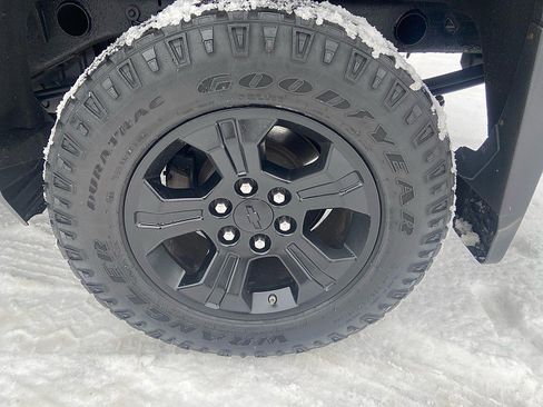 Used 2018 Chevrolet Silverado 1500 LT w/ Midnight Edition image 20