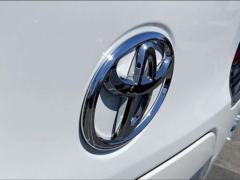 Used 2025 Toyota Corolla Cross XLE w/ Convenience Package FWD image 30