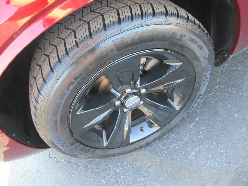 Used 2020 Dodge Challenger SXT RWD image 13