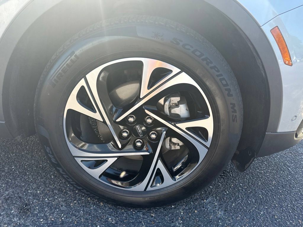 Certified 2024 Lincoln Nautilus Premier w/ Jet Appearance Package AWD/4WD image 8