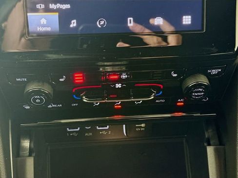 New 2025 Jeep Grand Cherokee Altitude image 15