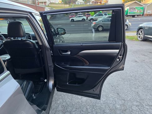 Used 2016 Toyota Highlander XLE image 20