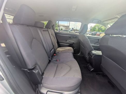 Used 2023 Toyota Highlander LE AWD/4WD image 15