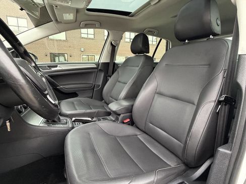 Used 2015 Volkswagen Golf SE image 11