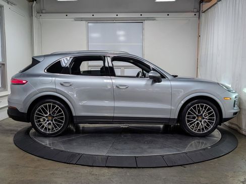 Used 2023 Porsche Cayenne Platinum Edition image 10