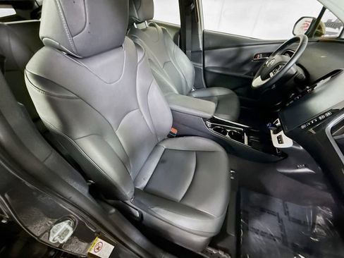 Used 2017 Toyota Prius Prime Premium image 27