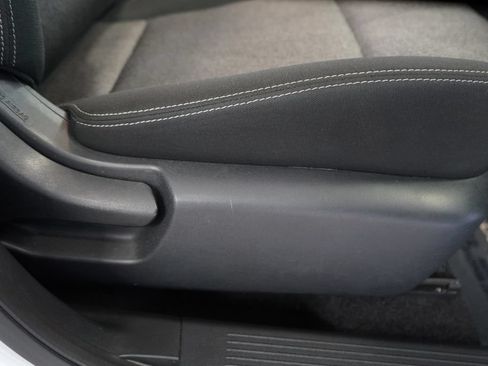 Used 2025 Nissan Rogue SV FWD image 19