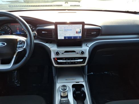 Used 2022 Ford Explorer XLT AWD/4WD image 13