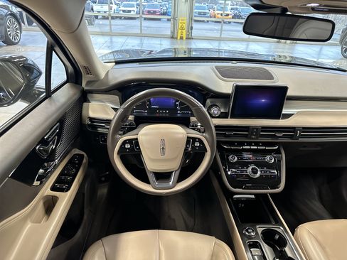 Used 2021 Lincoln Corsair AWD image 2