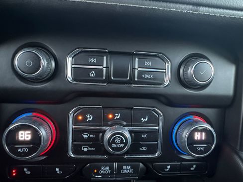 Used 2023 Chevrolet Tahoe Z71 image 24