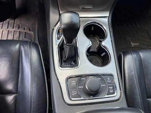 Used 2020 Jeep Grand Cherokee Overland AWD/4WD image 18