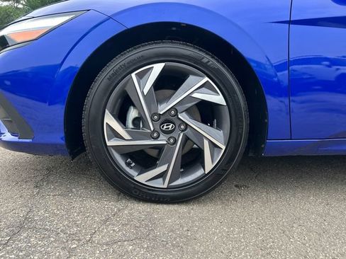 Certified 2025 Hyundai Elantra Sport FWD image 11