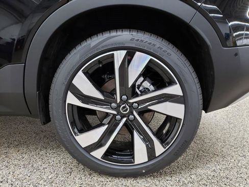 New 2025 Volvo XC40 B5 Ultra w/ Protection Package Premier image 12