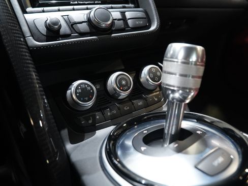 Used 2014 Audi R8 V8 image 39