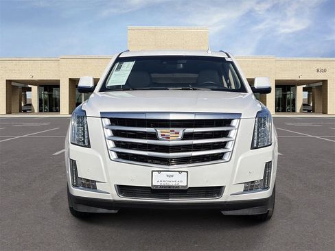 Used 2018 Cadillac Escalade ESV Luxury image 2