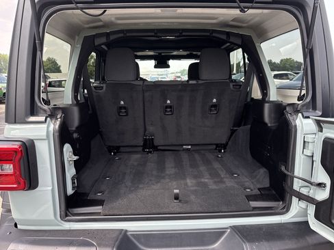 Used 2024 Jeep Wrangler Unlimited Rubicon w/ XTREMEE 35" Tire Package image 23