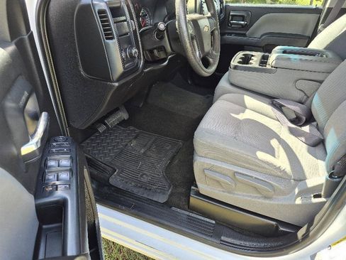 Used 2017 Chevrolet Silverado 1500 Custom w/ Custom Convenience Package RWD image 9