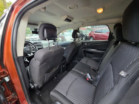 Used 2014 Dodge Journey SXT w/ Flexible Seating Group image 16