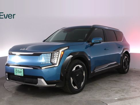 Used 2024 Kia EV9 Land AWD/4WD image 2