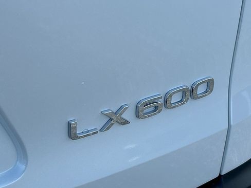 Used 2025 Lexus LX 600 4WD w/ Accessory Package (2T) image 10