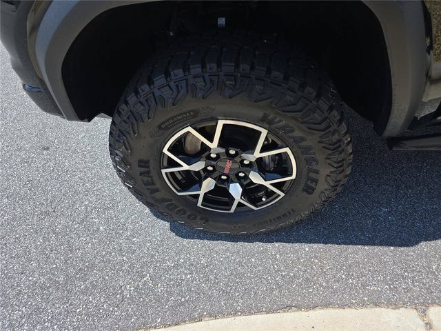 Used 2024 GMC Canyon AT4X AWD/4WD image 11
