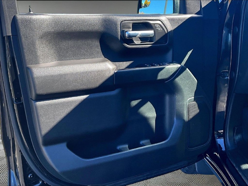 Used 2022 Chevrolet Silverado 1500 Custom AWD/4WD image 9