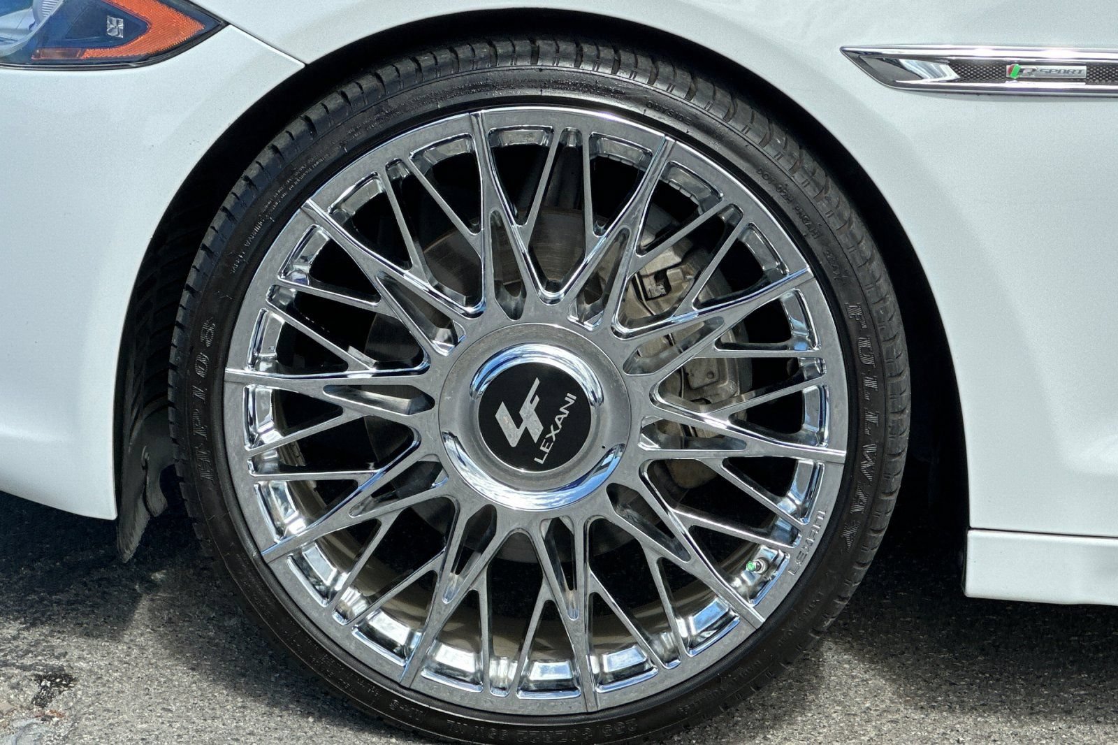 Used 2016 Jaguar XJ R-Sport RWD image 34