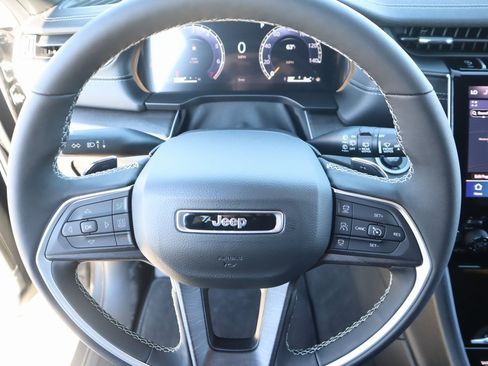 New 2025 Jeep Grand Cherokee Limited image 3