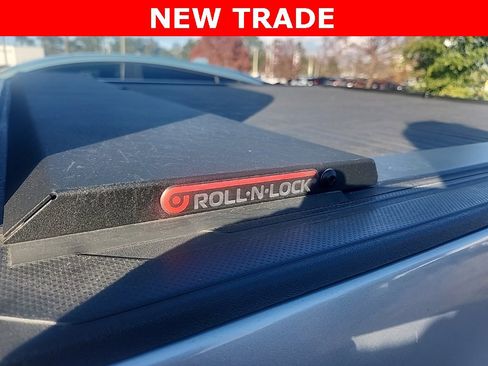 Used 2016 Toyota Tacoma Limited image 2