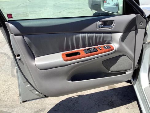 Used 2005 Toyota Camry XLE FWD image 25