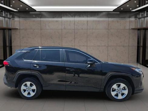 Used 2020 Toyota RAV4 XLE FWD image 9