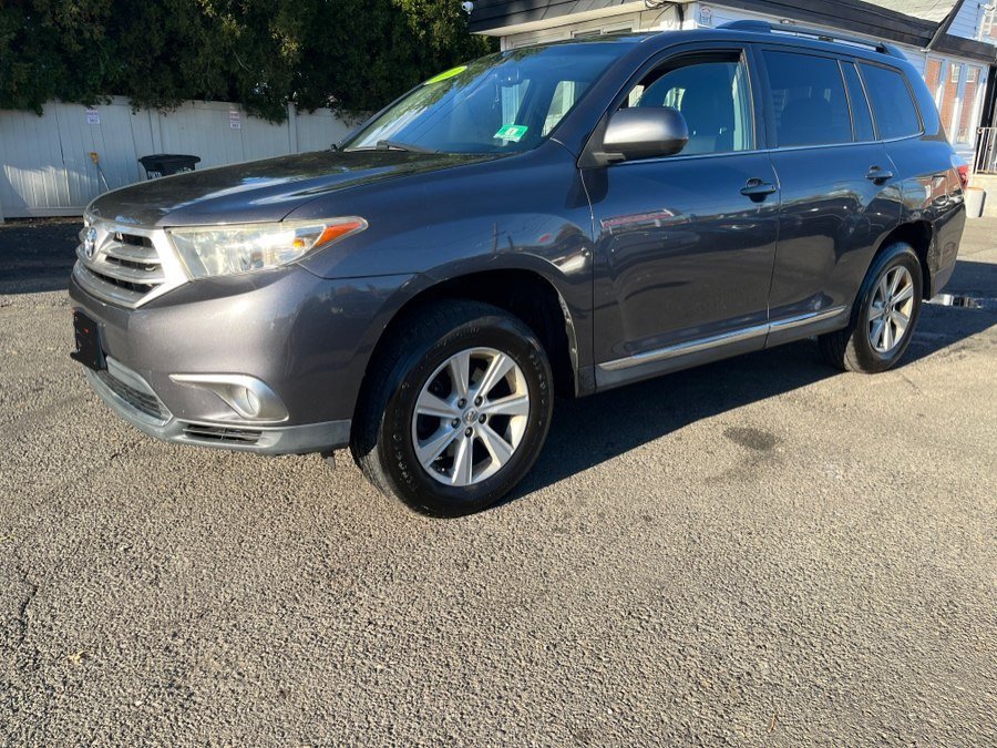 Used 2012 Toyota Highlander SE w/ Tow Pkg AWD/4WD image 2