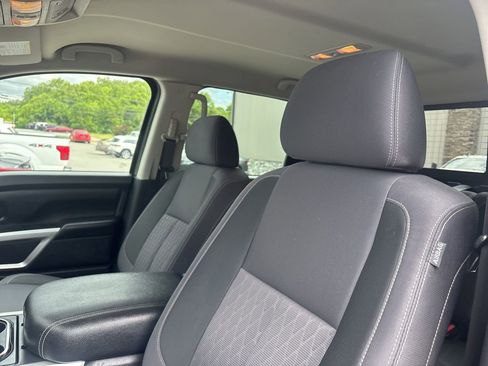 Used 2021 Nissan Titan SV w/ SV Convenience Package AWD/4WD image 3