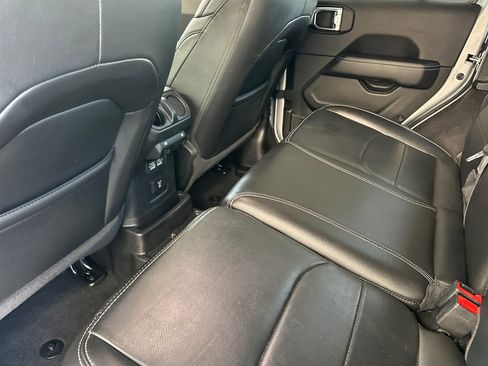 Used 2023 Jeep Wrangler Sahara image 12