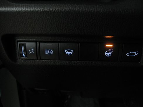 Used 2022 Toyota RAV4 XLE image 19