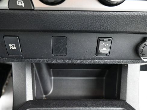 Used 2016 Toyota Tacoma SR image 25