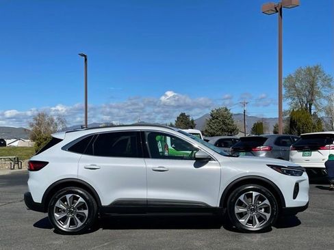 Certified 2025 Ford Escape Platinum image 2