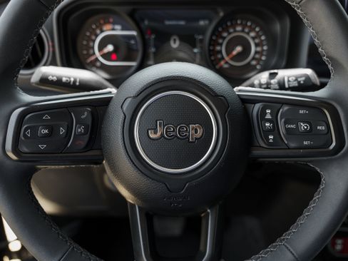 Used 2026 Jeep Wrangler Unlimited Rubicon AWD/4WD image 16