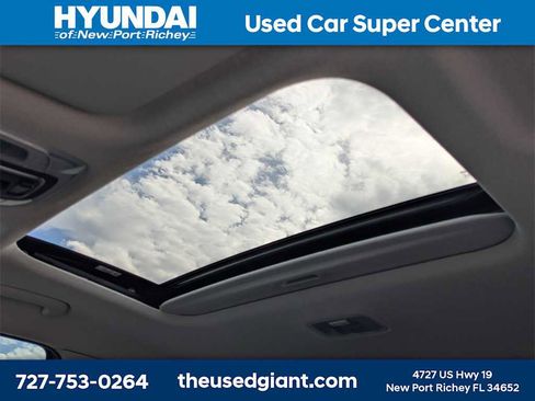 Used 2024 Hyundai Elantra Limited image 23